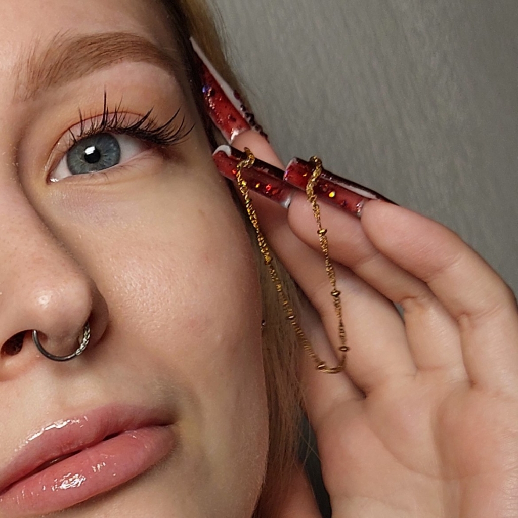 Коррекция бровей (воск/пинцет)