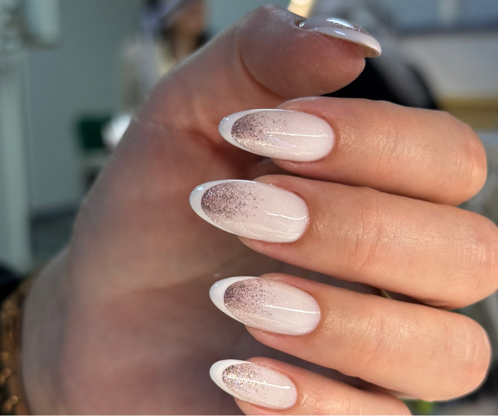 Наращивание ногтей в 1 тон