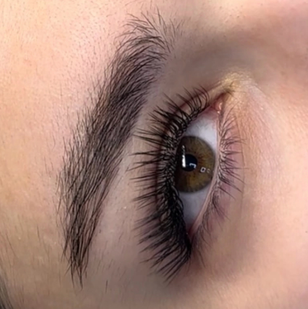 Акция на первое посещение к топ мастеру на наращивние ресниц 3д