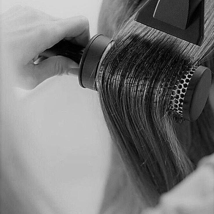 Hair styling with a hairdryer and a comb (for very thick hair)