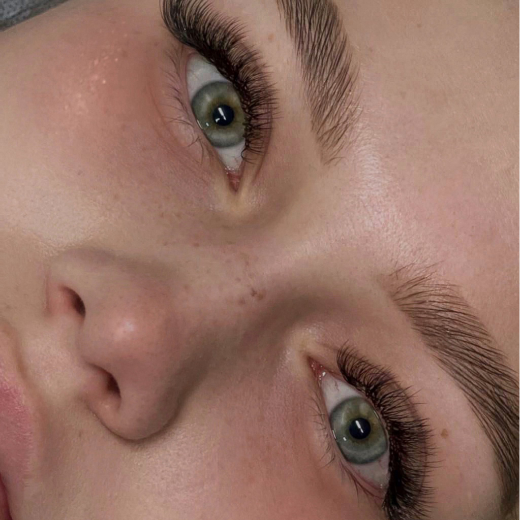 наращивание ресниц 3D