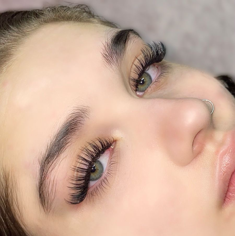 наращивание ресниц 4D