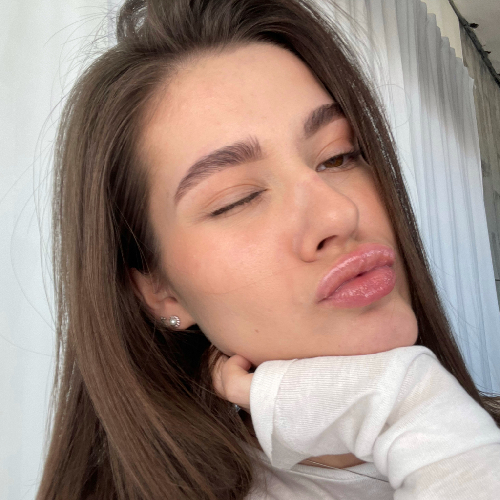 Окрашивание и коррекция бровей (С 01.12 СТОИМОСТЬ 2000)