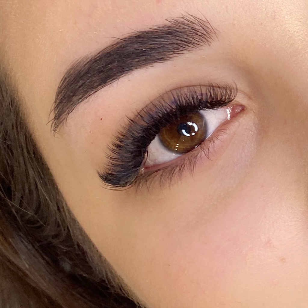 Наращивание ресниц 4D