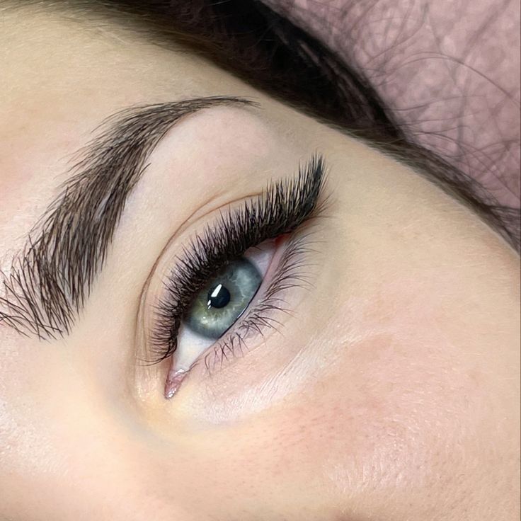 Голливудский объем (наращивание ресниц)