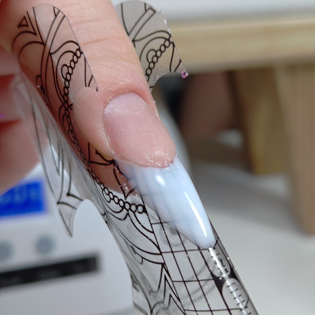 Наращивание ногтей длина не более длины своего ногтевого ложа 
(типсы/верхние/нижние формы)