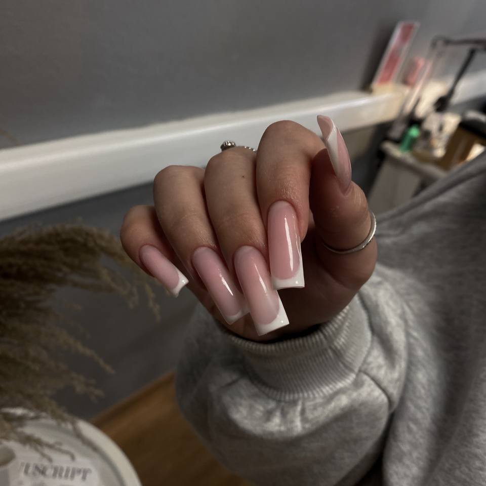 Маникюр с покрытием+ ФРЕНЧ