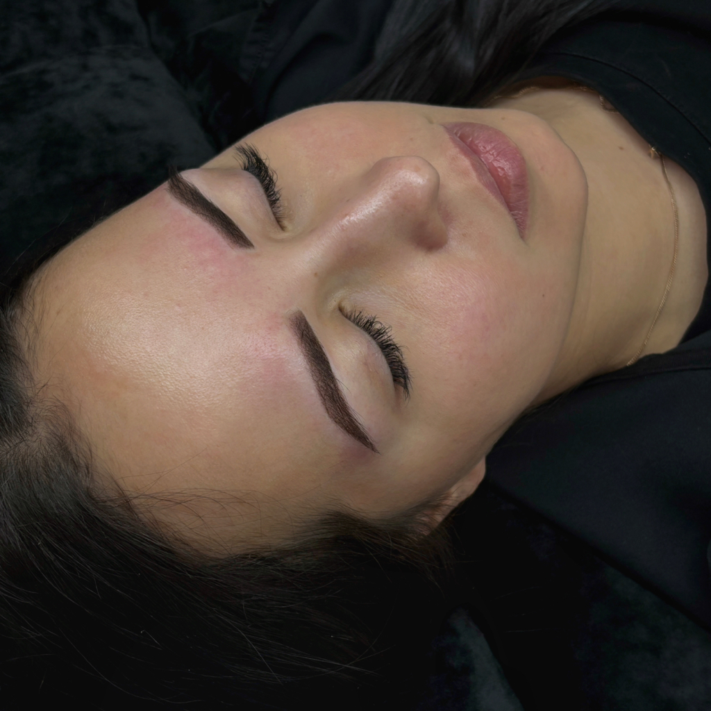 Коррекция перманента бровей