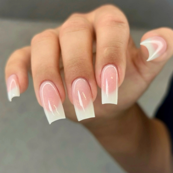 Наращивание ногтей с однотонным покрытием