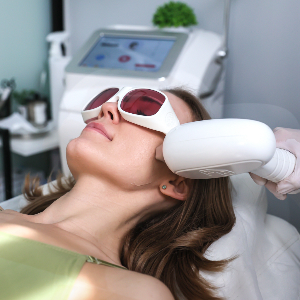 Лазерное омоложение (безъиньекционная биоривитализация) + маска