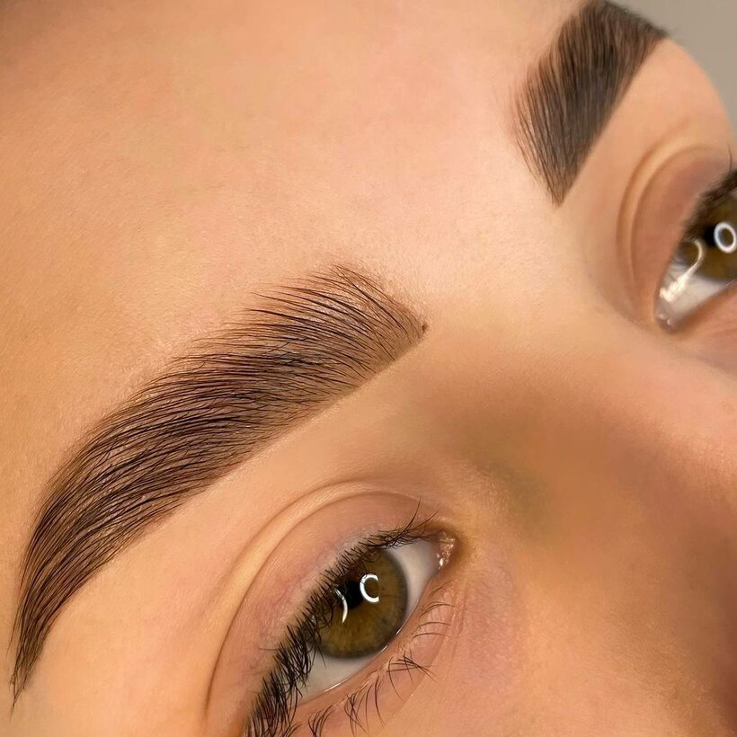 Комплекс (ламинирование +коррекция + окрашивание) бровей.