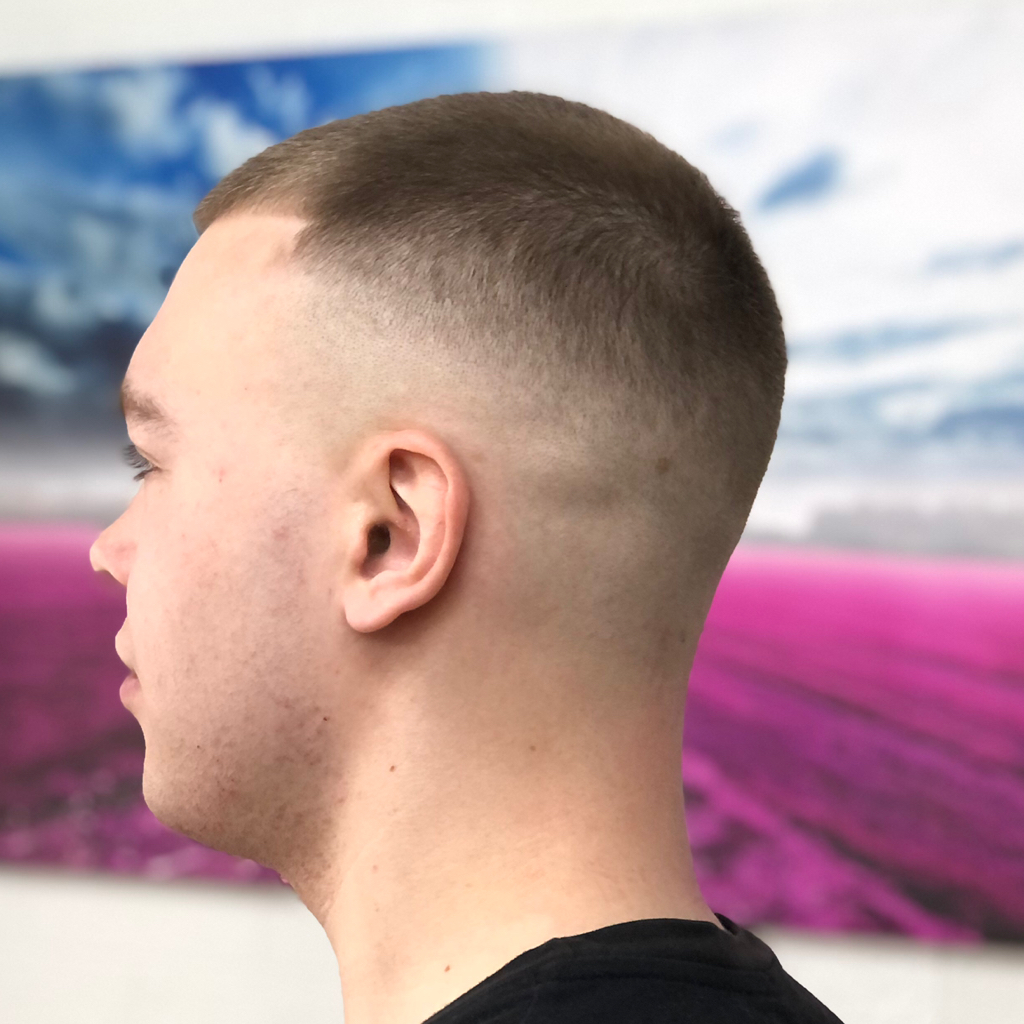 Мужская стрижка машинкой (под одну насадку)