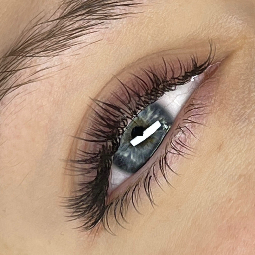 Наращивание нижних ресниц