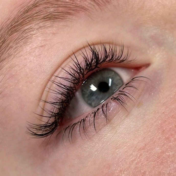 Наращивание (нижних) ресниц