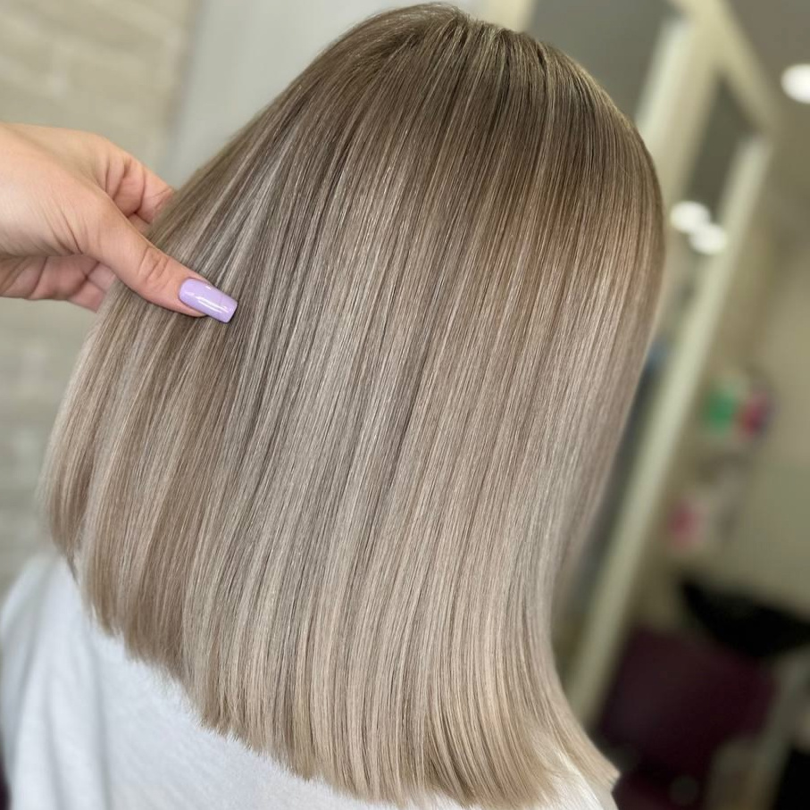 Однотонное окрашивание средний волос