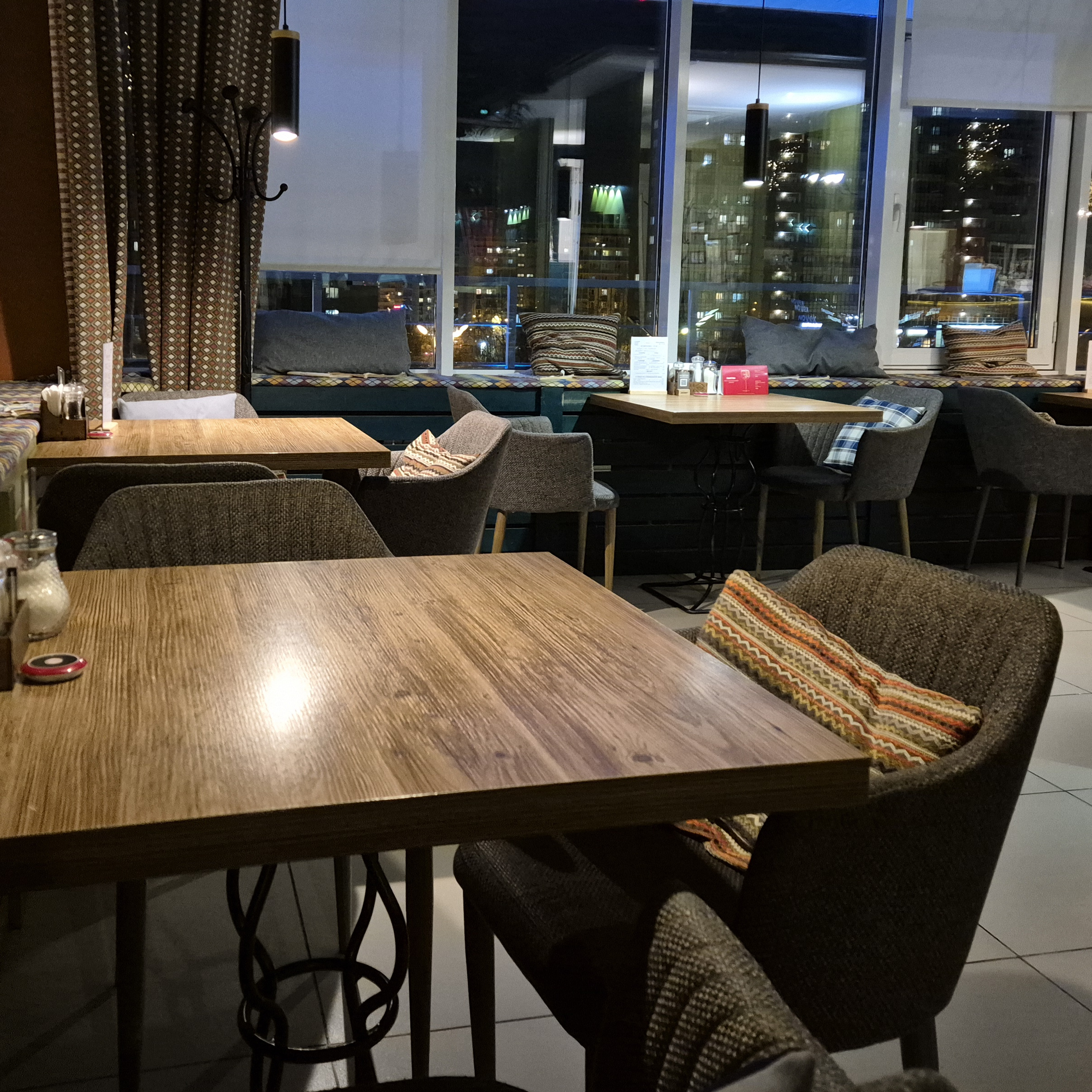 Стол на 6 персон