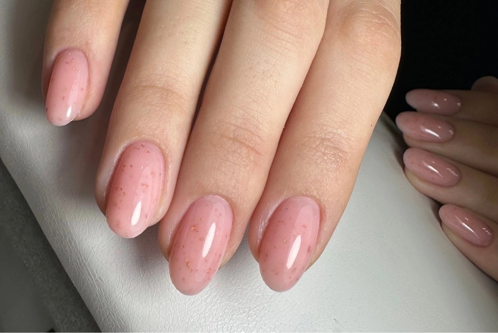 Маникюр с покрытием гель лак с восстановлением архитектуры (снятие, восстановление формы, укрепление, легкий дизайн входит в стоимость).