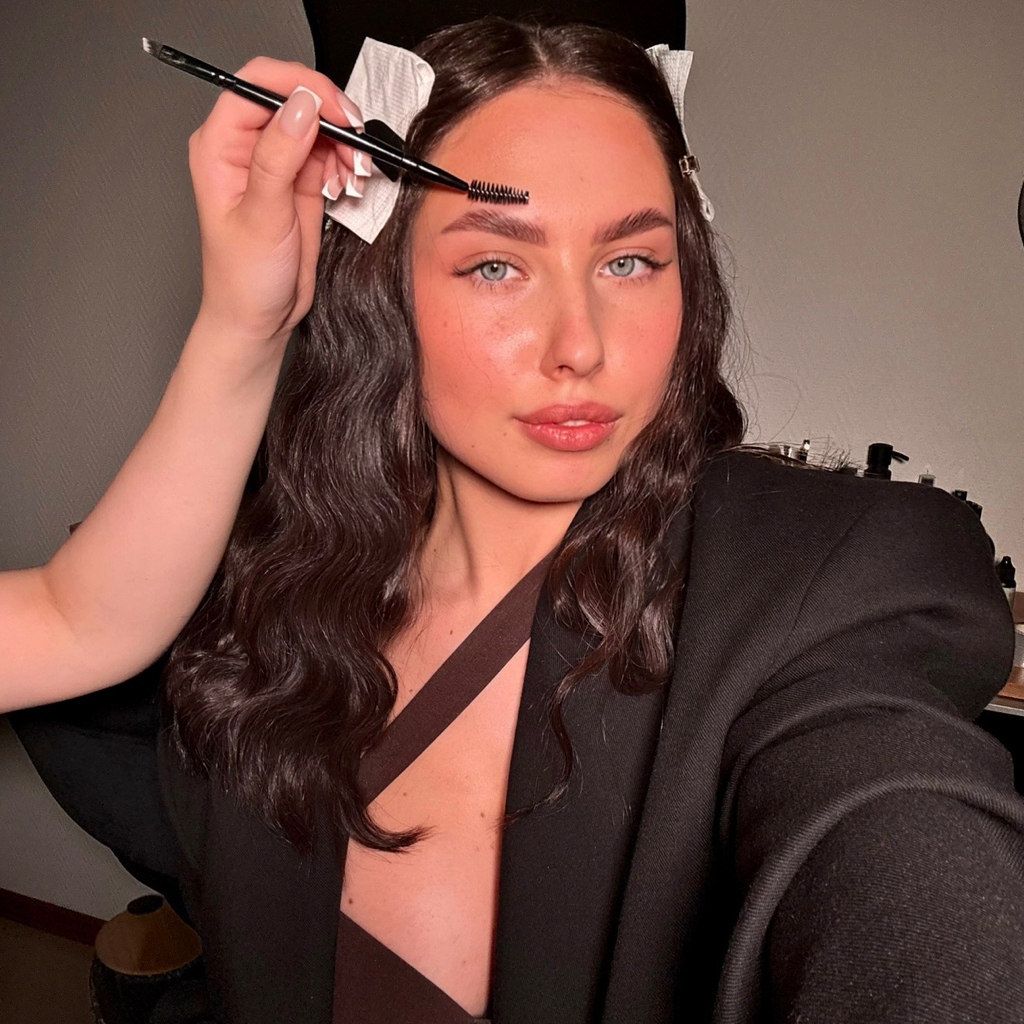 Топ-мастер: SET 1 (ламинирование, окрашивание нижних и верхних ресниц + ламинирование, окрашивание и коррекция бровей)