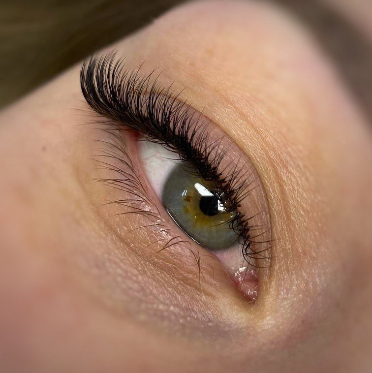 Наращивание ресниц 3D