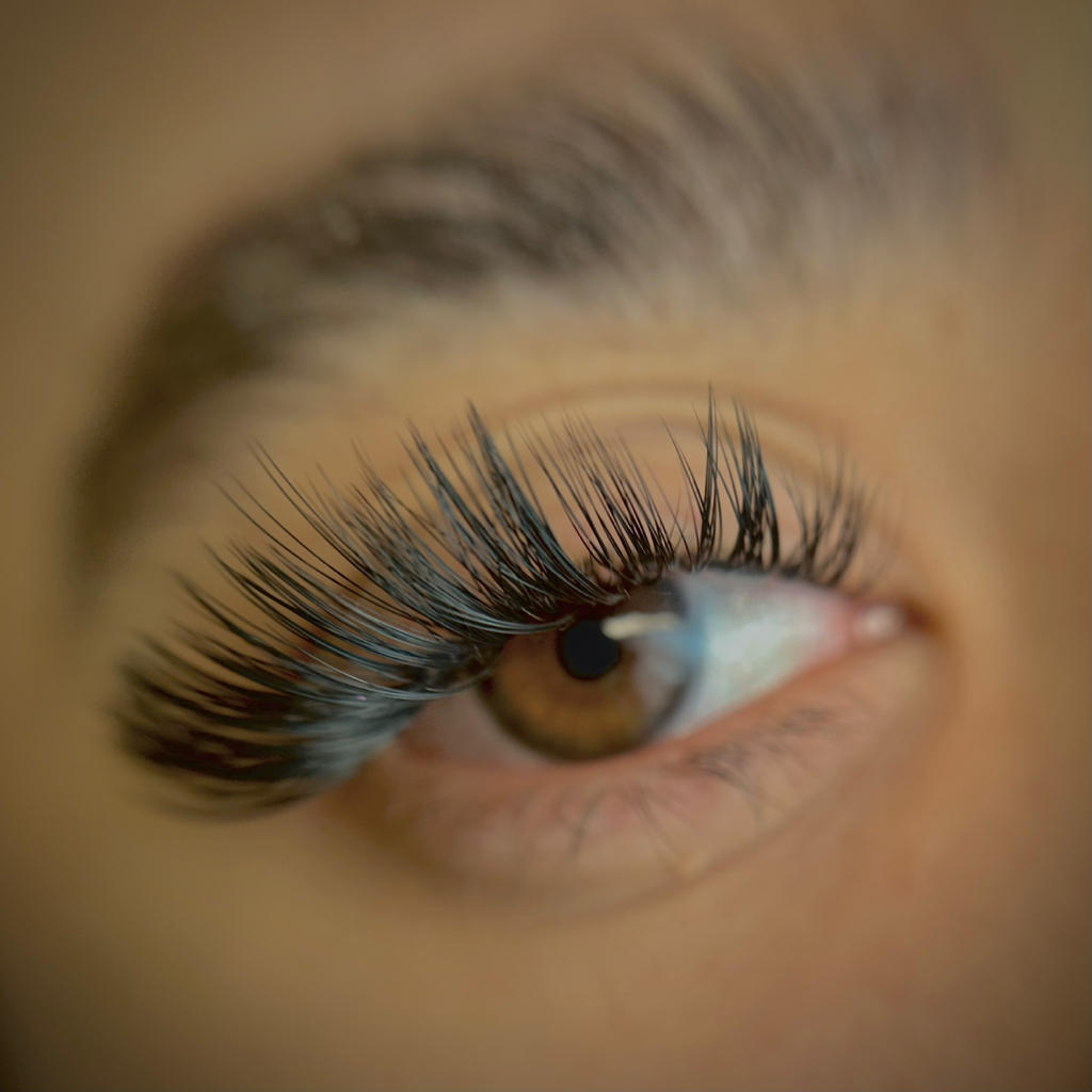 Наращивание ресниц 4D