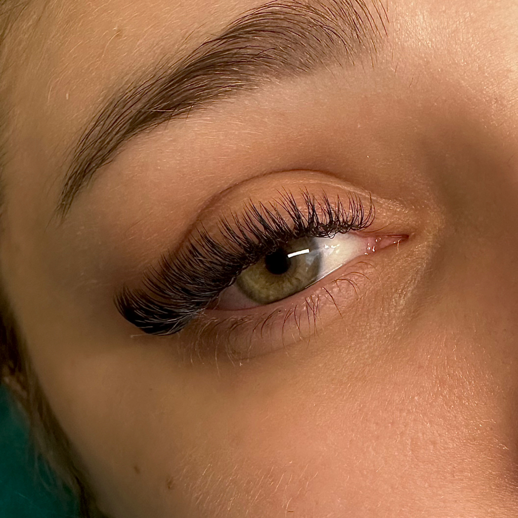 Наращивание ресниц 2,5D