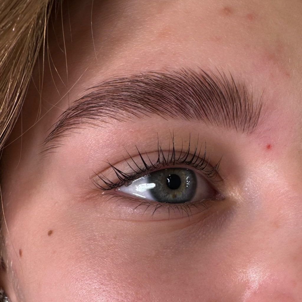 Оформление бровей с уходом Botox