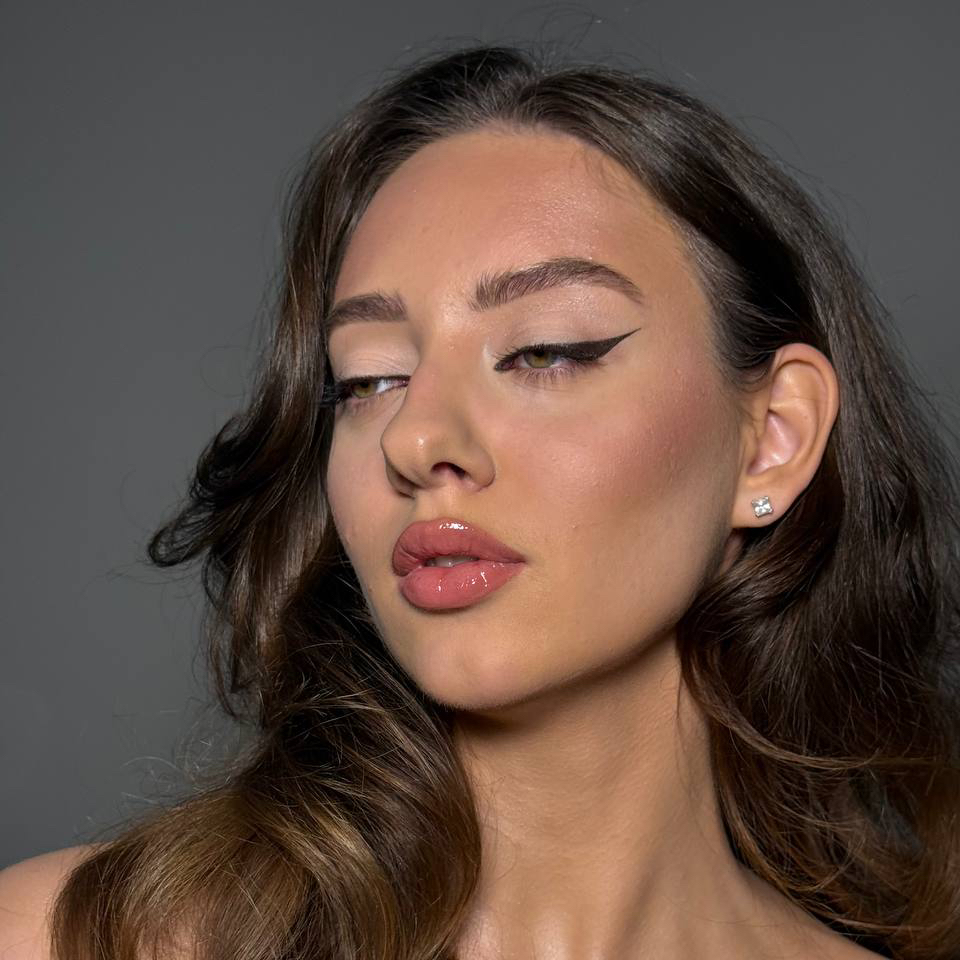 Полный образ: вечерний  макияж + легкая укладка