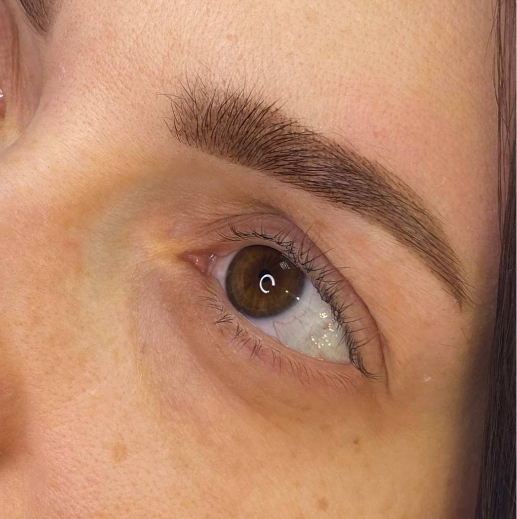 Окрашивание бровей (стажер)