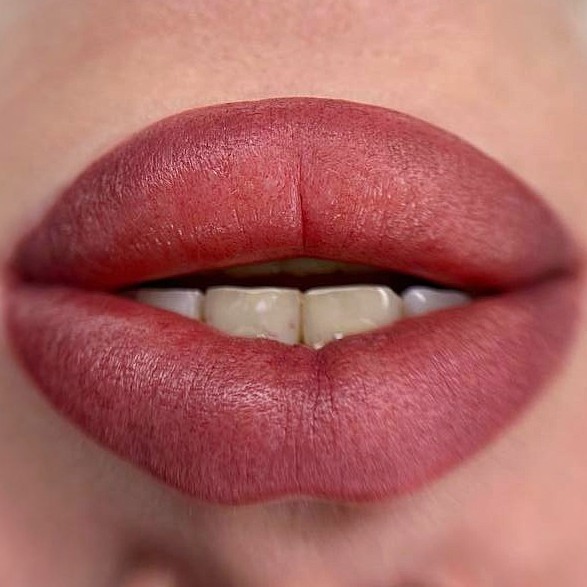 Перманентный макияж губ