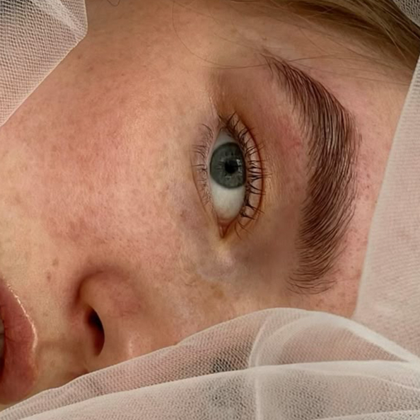 Осветление бровей (дополнительно к любой процедуре бровей)