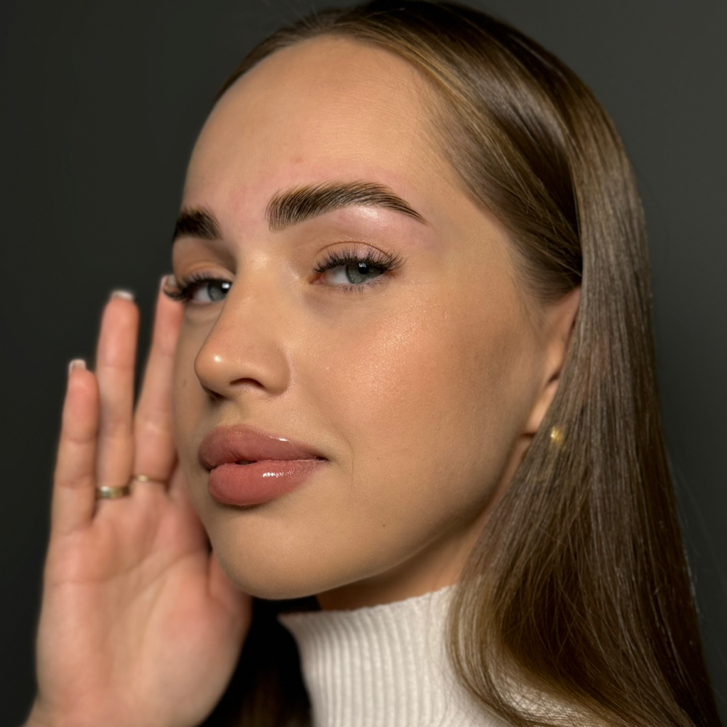 Коррекция бровей