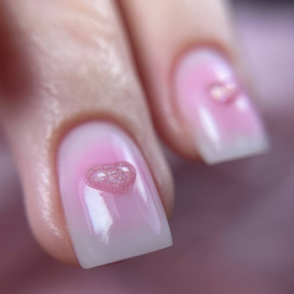 Укрепление коротких ногтей с покрытием.