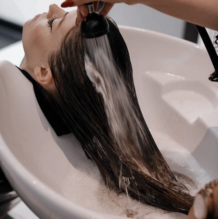 Мытье головы (шампунь,бальзам)+сушка феном  К СТРИЖКЕ