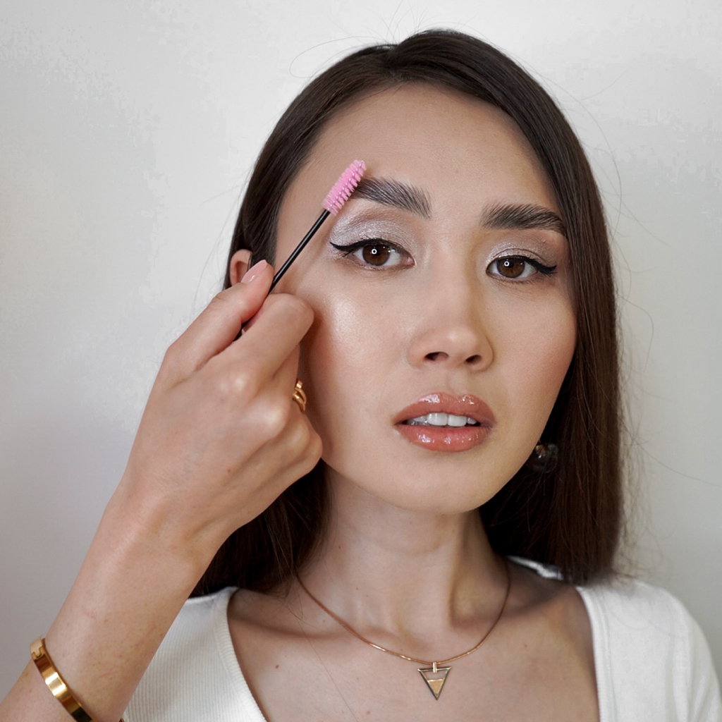 Ламинирование бровей + коррекция + окрашивание + уход (полный комплекс)