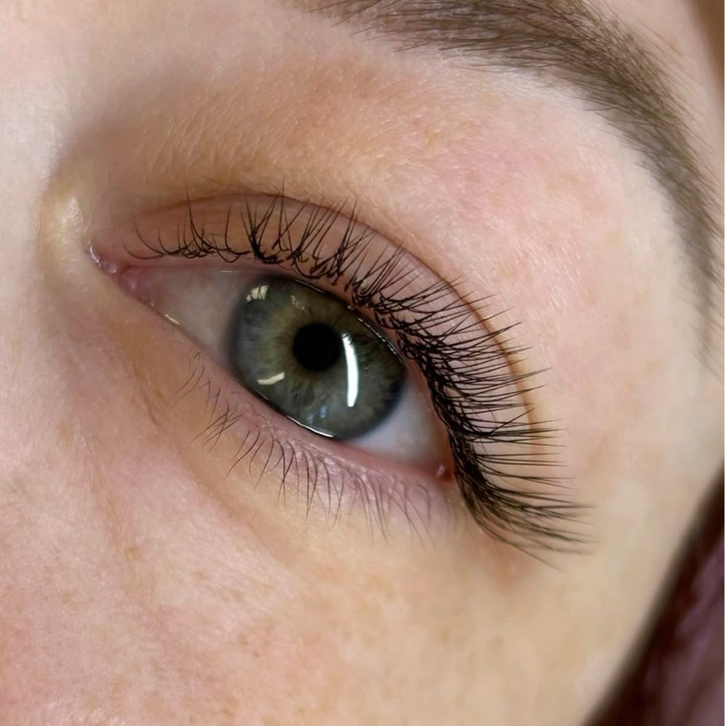 Наращивание ресниц 1D