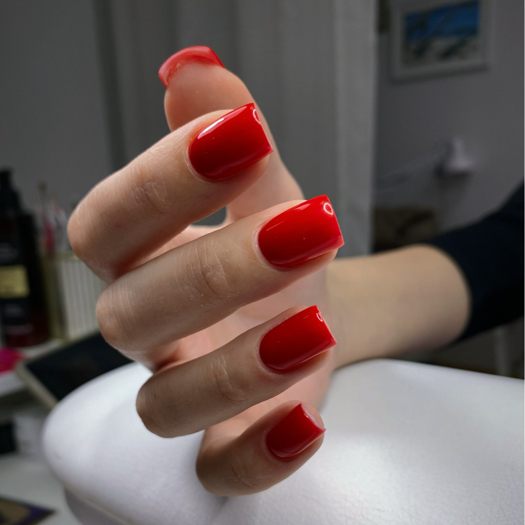 Маникюр с покрытием гель-лак и укреплением (2-2,5 ч)