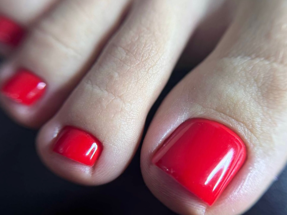 Pedicure toes with a plain coating