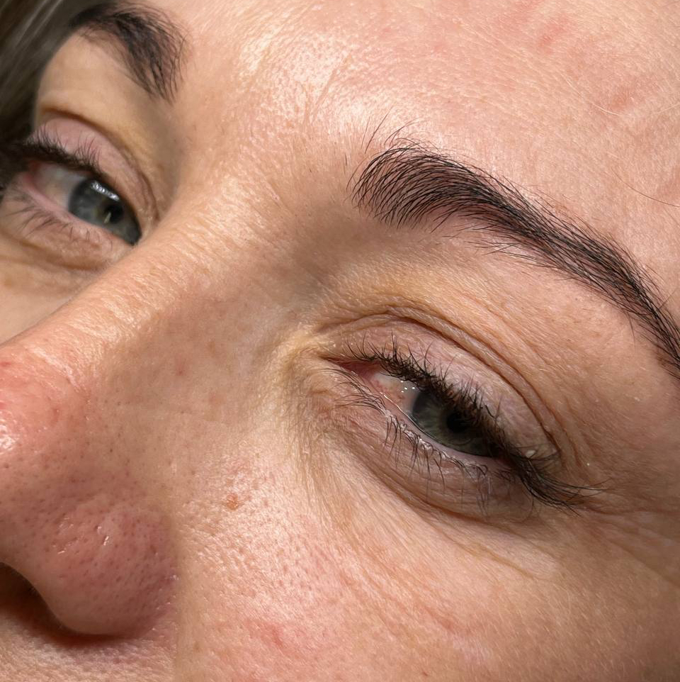 Наращивание ресниц классический объём