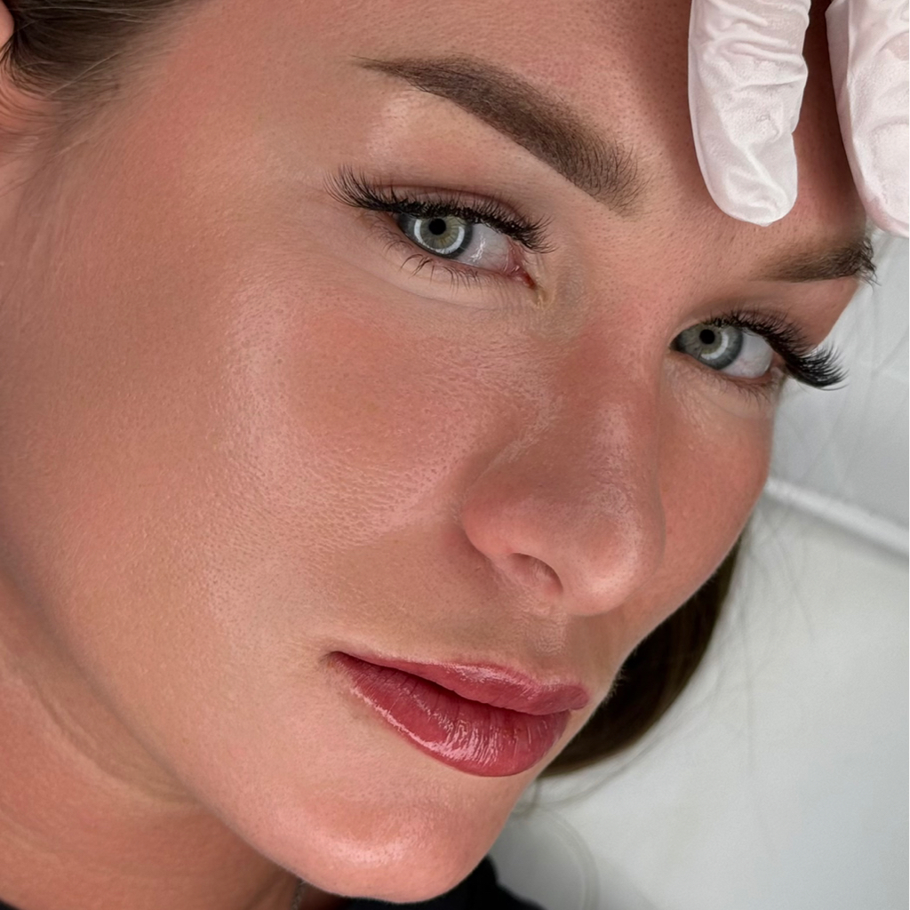 Перманентный макияж 2 зон (брови пудра/волоски+губы) 18000-22000₽