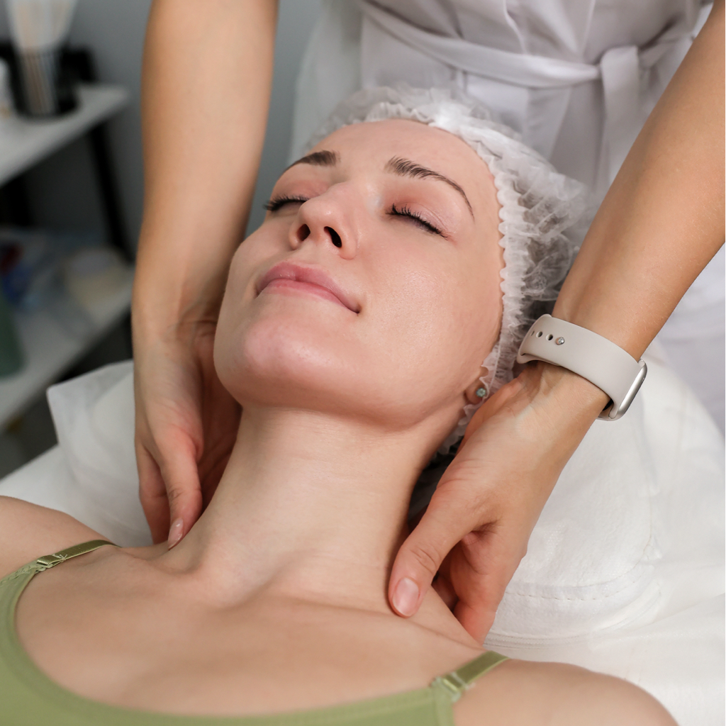 Массаж спины и шейно-воротниковой зоны