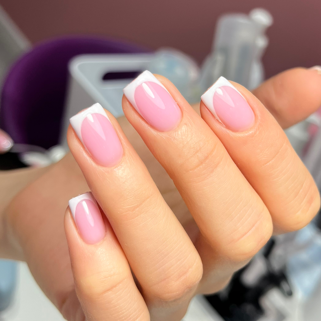 Маникюр френч с укреплением