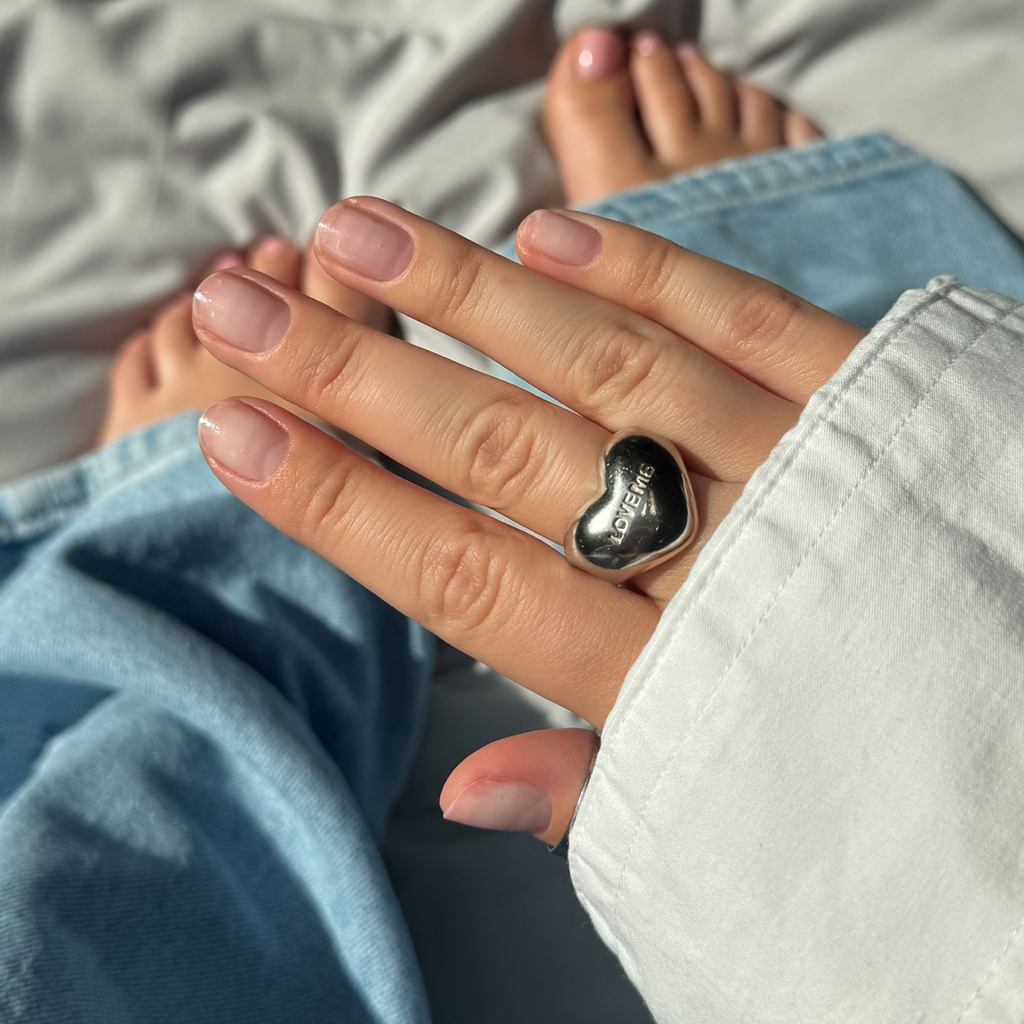 Покрытие лечебным лаком