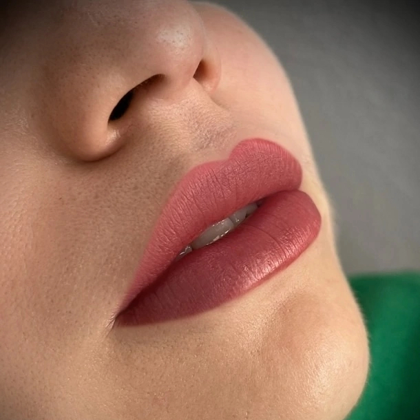 Перманентный макияж губ