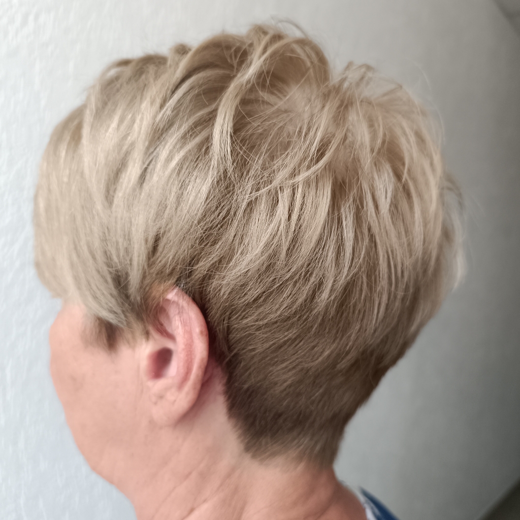 Стрижка женская