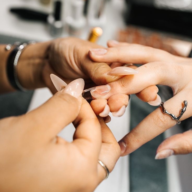 Наращивание ногтей