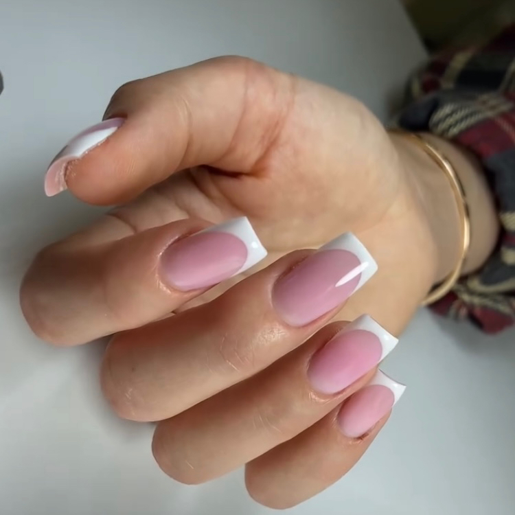 Маникюр Френч ( длина влияет на цену).