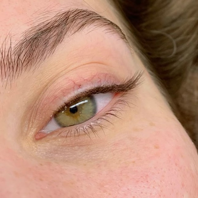 Наращивание уголков ресниц