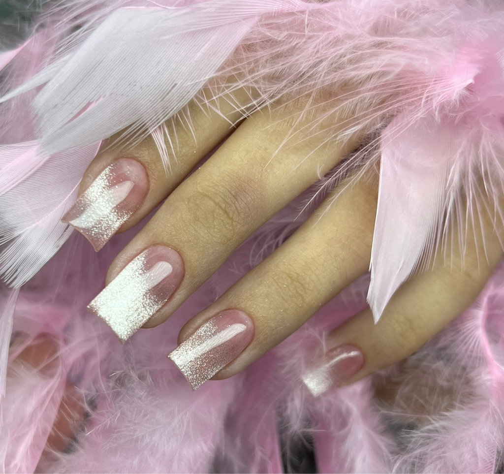 Маникюр, укрепление ногтей.