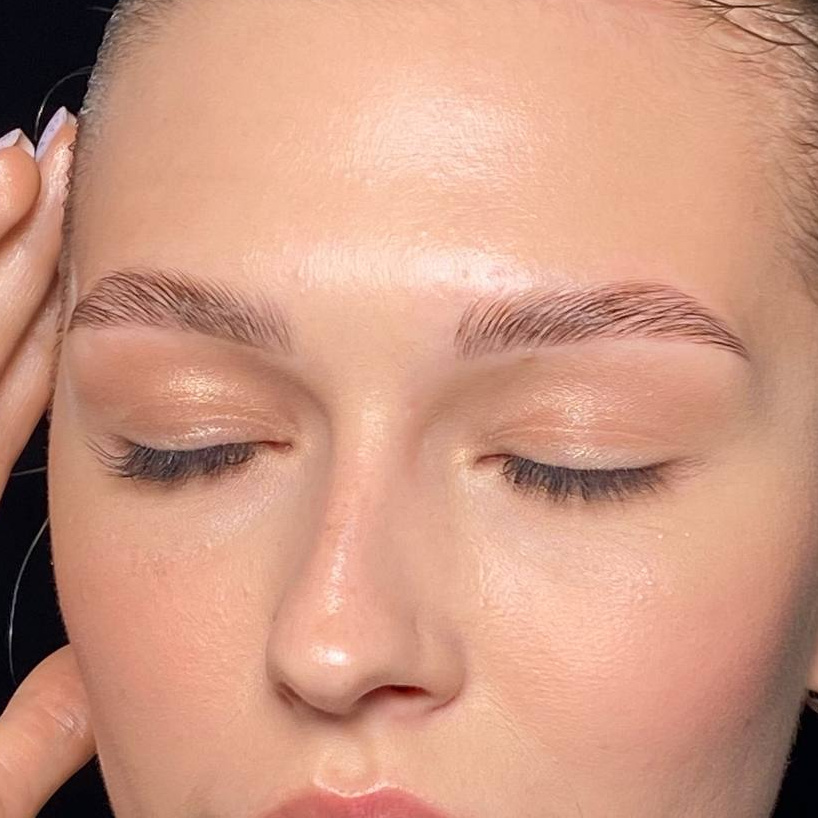 Классическое наращивание ресниц + Оформление бровей