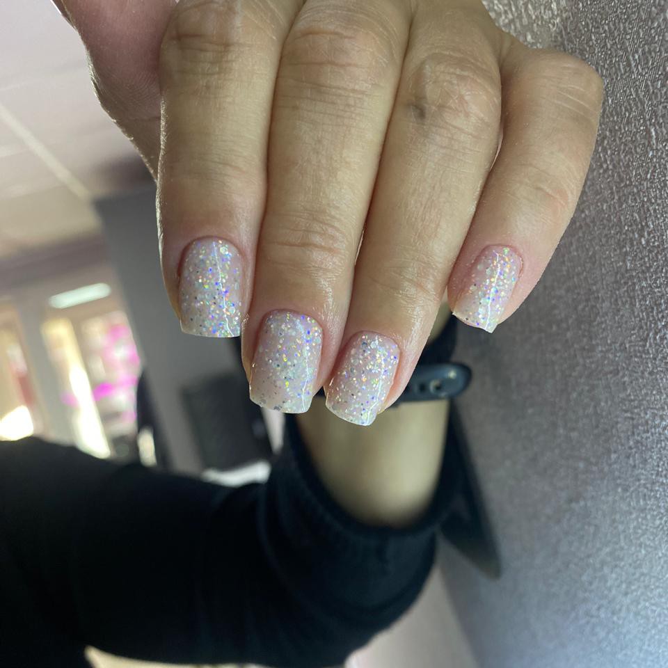 Коррекция нарощенных ногтей ( средняя длина)